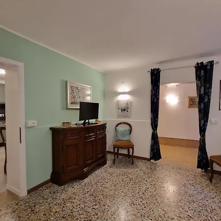 Apartment Veneziacentopercento La Forcola Apartment, Next To Rialto Bridge Venice